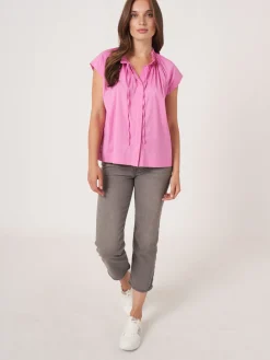 Bluse Mit Gerafftem Halsausschnitt Mit Bandchen