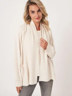 Fein Gestrickte Baumwollmischung Strickjacke Mit Schalkragen Und Taschen
