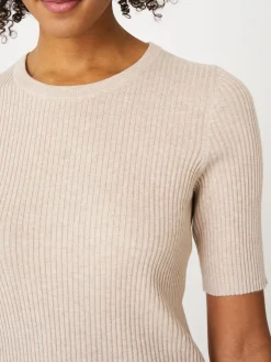 Figurbetonter Kurzarm-Pullover In Rippstrick