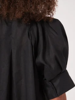 Kleid Aus Reinem Leinen Mit Verdeckten Knopfen