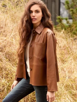 Locker Geschnittene Hemdjacke Aus Leder