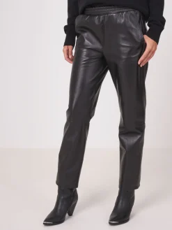 Locker Geschnittene Lederhose