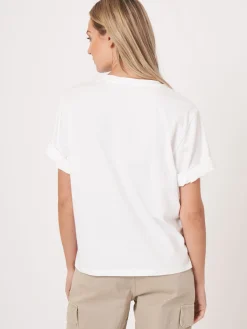 Locker Geschnittenes T-Shirt Mit Aufgeschlagenen Armeln