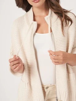 Poncho Aus Baumwollstrick Mit Reisverschluss Und Größer Rippenstruktur