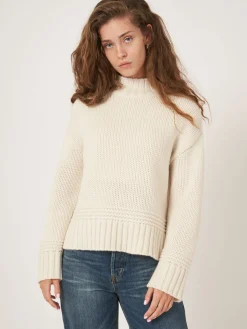 Pullover Mit Stehkragen Mit Geripptem Saum Und Strick-Details