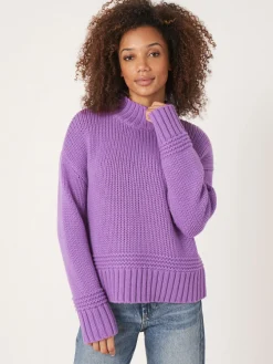Pullover Mit Stehkragen Mit Geripptem Saum Und Strick-Details