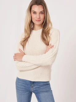 Rippenstrickpullover Mit Uberschnittenen Schultern