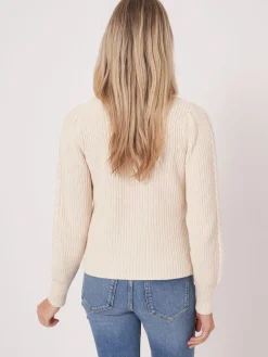Rippenstrickpullover Mit Uberschnittenen Schultern