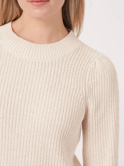 Rippenstrickpullover Mit Uberschnittenen Schultern