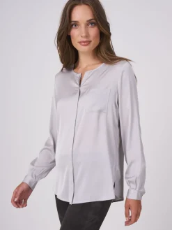 Seidenbluse Mit Geschlitztem Ausschnitt
