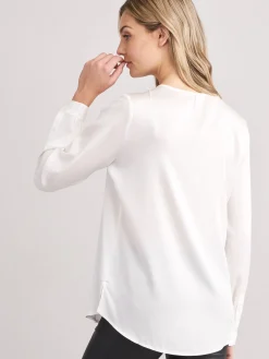 Seidenbluse Mit Geschlitztem Ausschnitt