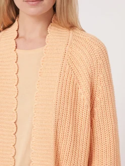 Strickjacke Aus Größem Rippenstrick Mit Wellenschliff Am Saum