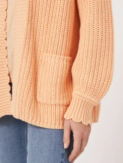Strickjacke Aus Größem Rippenstrick Mit Wellenschliff Am Saum