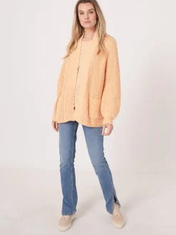 Strickjacke Aus Größem Rippenstrick Mit Wellenschliff Am Saum