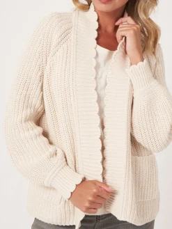 Strickjacke Aus Größem Rippenstrick Mit Wellenschliff Am Saum