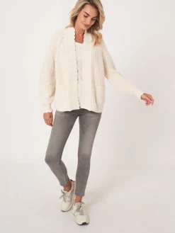 Strickjacke Aus Größem Rippenstrick Mit Wellenschliff Am Saum
