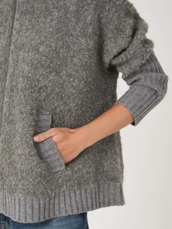 Strickjacke Aus Italienischem Garn Mit Reisverschluss Und Taschen