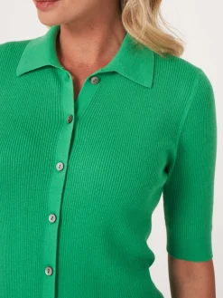 Strickjacke Mit Polokragen Und Kurzen Armeln Aus Superfeinem Rippenstrick