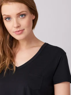 T-Shirt Mit V-Ausschnitt Und Brusttasche