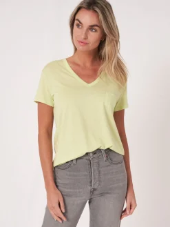 T-Shirt Mit V-Ausschnitt Und Brusttasche