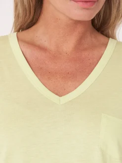 T-Shirt Mit V-Ausschnitt Und Brusttasche