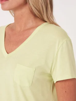 T-Shirt Mit V-Ausschnitt Und Brusttasche