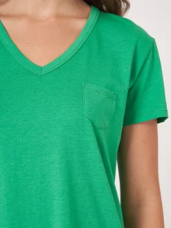 T-Shirt Mit V-Ausschnitt Und Brusttasche
