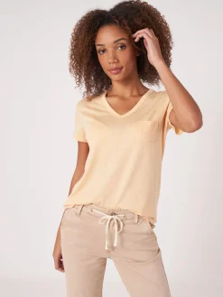 T-Shirt Mit V-Ausschnitt Und Brusttasche
