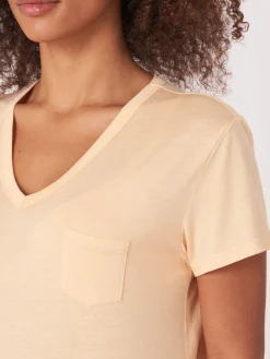 T-Shirt Mit V-Ausschnitt Und Brusttasche