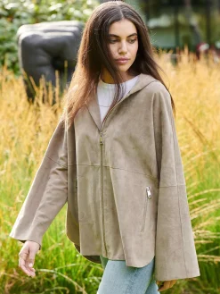 Wildlederjacke Mit Kapuze Und Geschlitzten Armeln