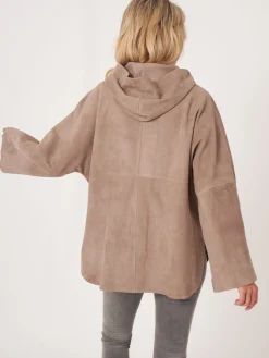 Wildlederjacke Mit Kapuze Und Geschlitzten Armeln