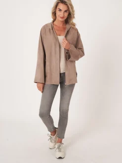 Wildlederjacke Mit Kapuze Und Geschlitzten Armeln
